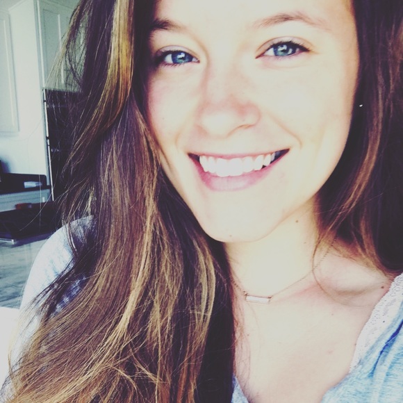 Meet your Posher, Bekah - Picture 1 of 1